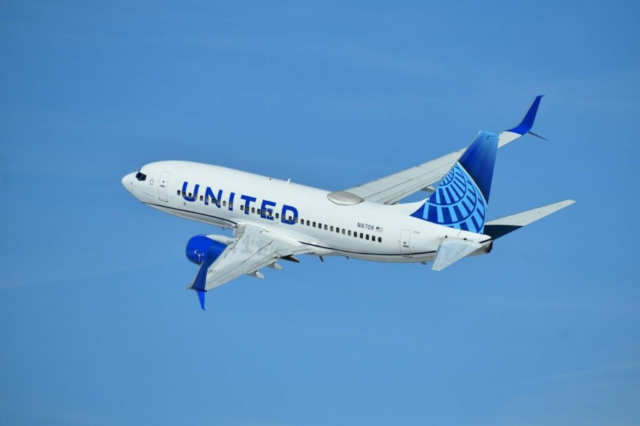 a united airlines plane flying in the sky